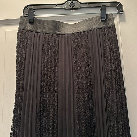 Maje combo lace/pleated skirt - Picture 2 of 5